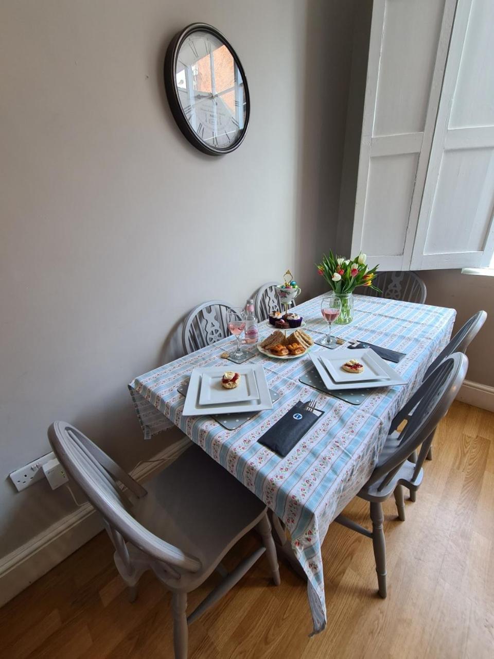 Coopers, Ground Floor Apartment With 2 Bedrooms And 2 Bathrooms Within A Georgian Listed Building Burton-upon-Trent Exteriör bild